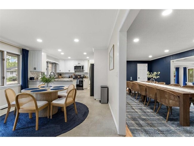 property at 1424 Vista Ln SW