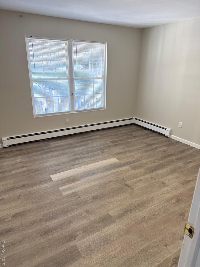 25 Brightside Ave in Central Islip, NY - Building Photo - Building Photo