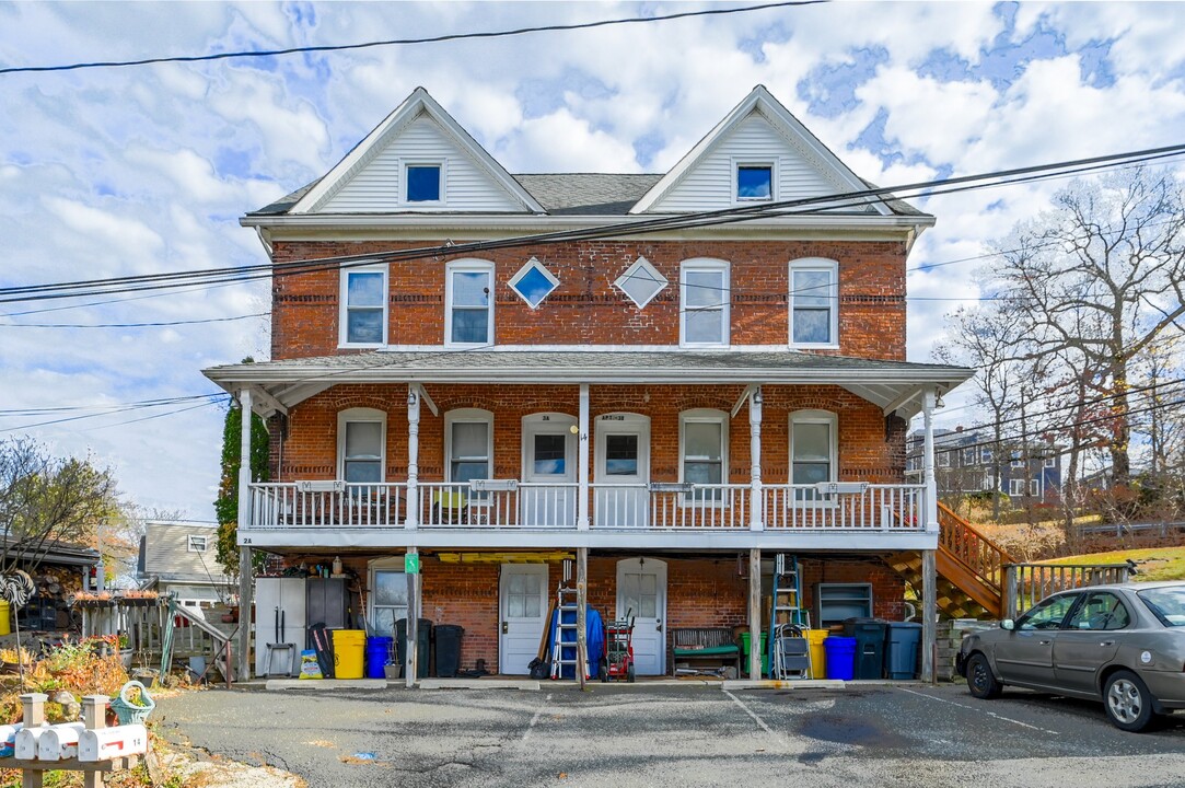 14 Hillside Ave, Unit 3B in Rockaway, NJ - Building Photo