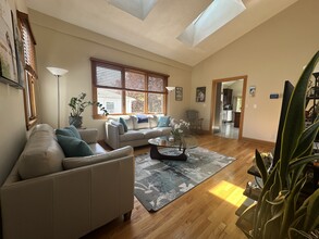 28 Trowbridge St in Belmont, MA - Building Photo - Building Photo
