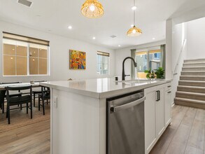 1191 Grassland Rd in Mission Viejo, CA - Foto de edificio - Building Photo