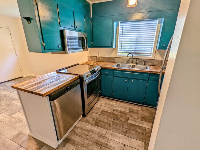 2940 Peek Rd NW in Atlanta, GA - Building Photo - Building Photo
