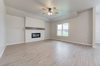 560 Hackberry Ln in Washington, OK - Building Photo - Building Photo