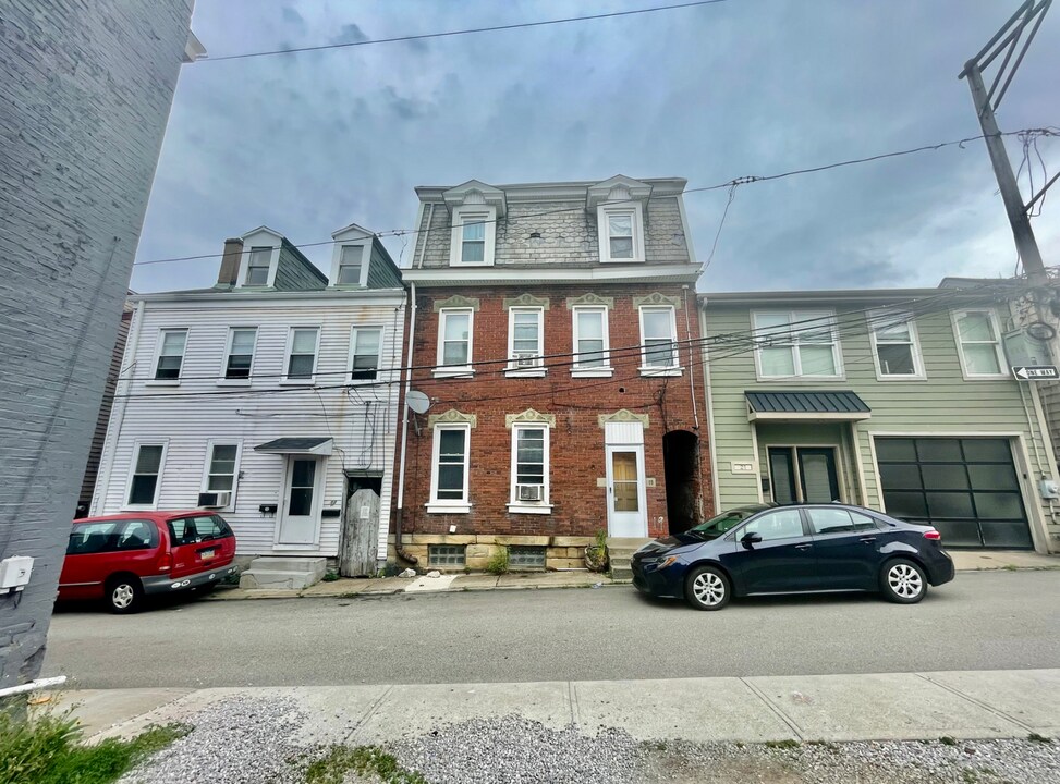19 Enon Wy in Pittsburgh, PA - Foto de edificio