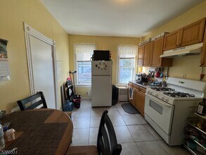 712 E 27th St in Paterson, NJ - Building Photo - Building Photo
