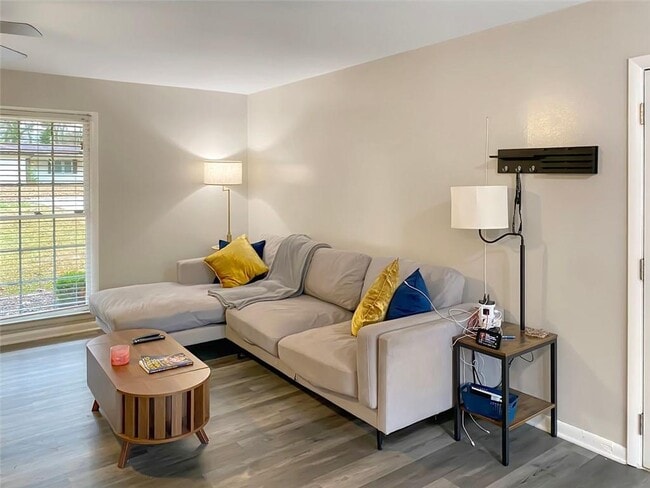 5282 Maple Valley Rd SW in Mableton, GA - Building Photo - Building Photo