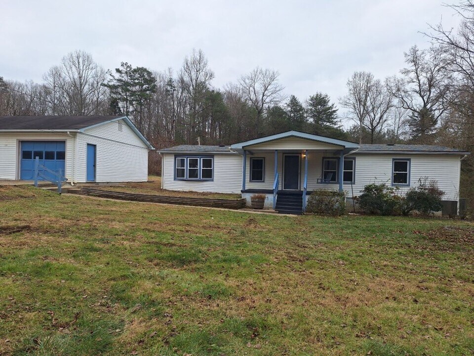 532 Pine Ridge Rd in Clinton, TN - Building Photo