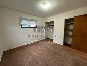 2155 S 102nd St in West Allis, WI - Building Photo - Building Photo