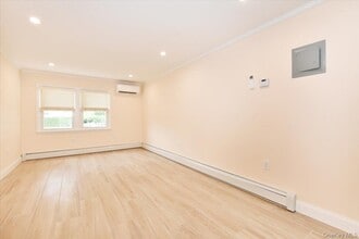 57-63-63 Cloverdale Blvd in Queens, NY - Building Photo - Building Photo