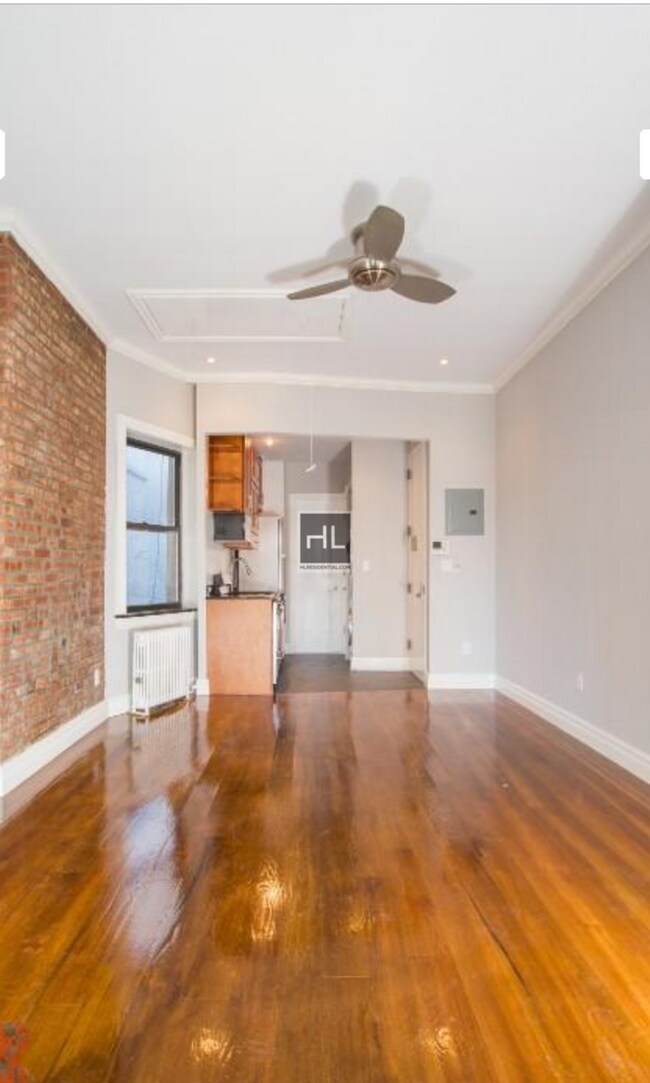 East 10th Street, Unit 02C in New York, NY - Building Photo - Building Photo