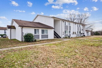 Oak Meadows in Oak Grove, KY - Foto de edificio - Building Photo