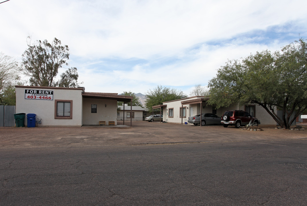 3925 E Blacklidge Dr in Tucson, AZ - Building Photo