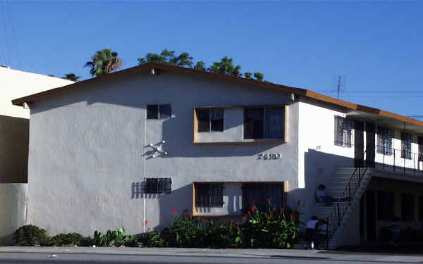 2450 W Washington Blvd in Los Angeles, CA - Building Photo