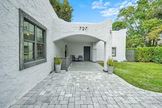 727 Fernwood Dr in West Palm Beach, FL - Building Photo - Building Photo