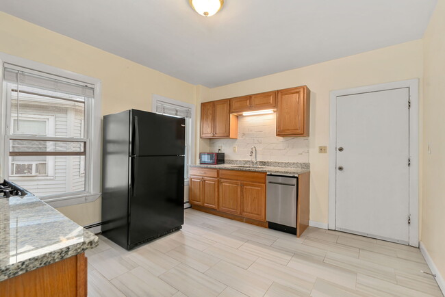 3266 Washington St, Unit 3 in Boston, MA - Building Photo - Building Photo