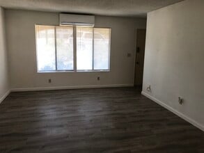 21036 Santa Barbara Dr, Unit Apt B1 in Tehachapi, CA - Building Photo - Building Photo