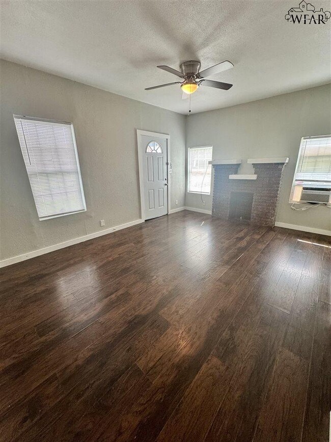 2142 Avenue E in Wichita Falls, TX - Building Photo - Building Photo