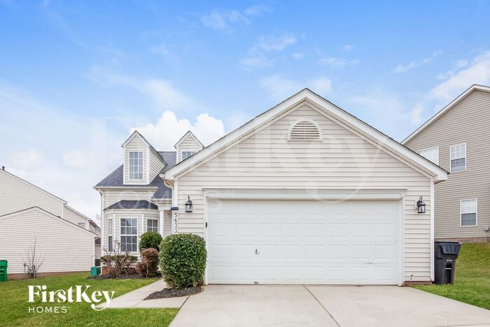 5633 Waverly Lynn Ln in Charlotte, NC - Building Photo