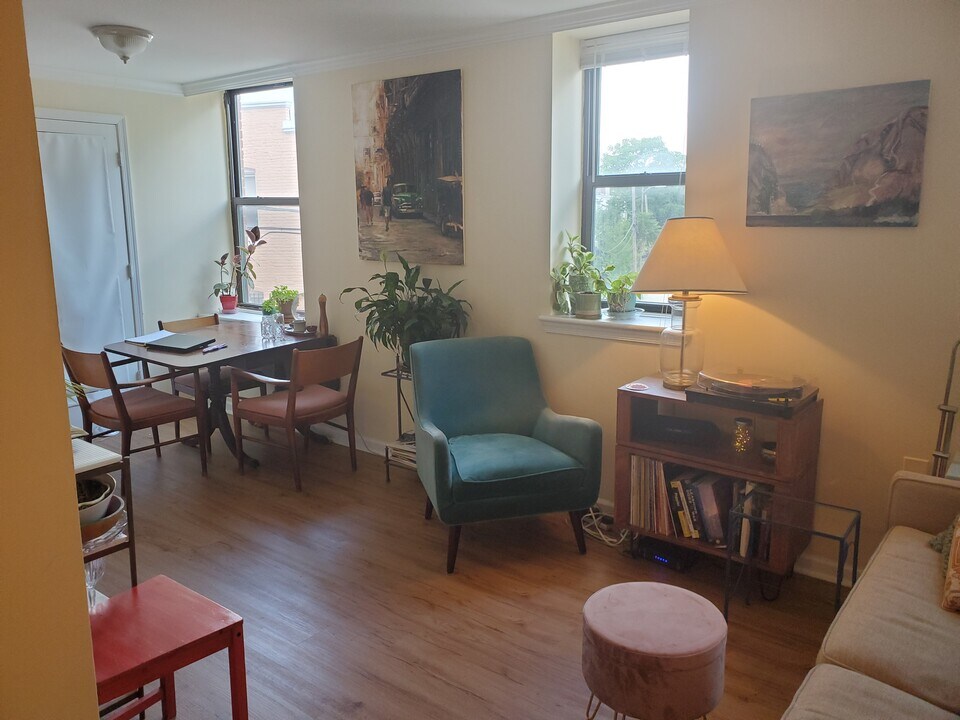 1436 Meridian Plz NW, Unit 203 in Washington, DC - Building Photo
