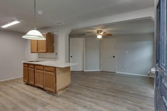 10611 Woodleaf Dr in Dallas, TX - Building Photo - Building Photo