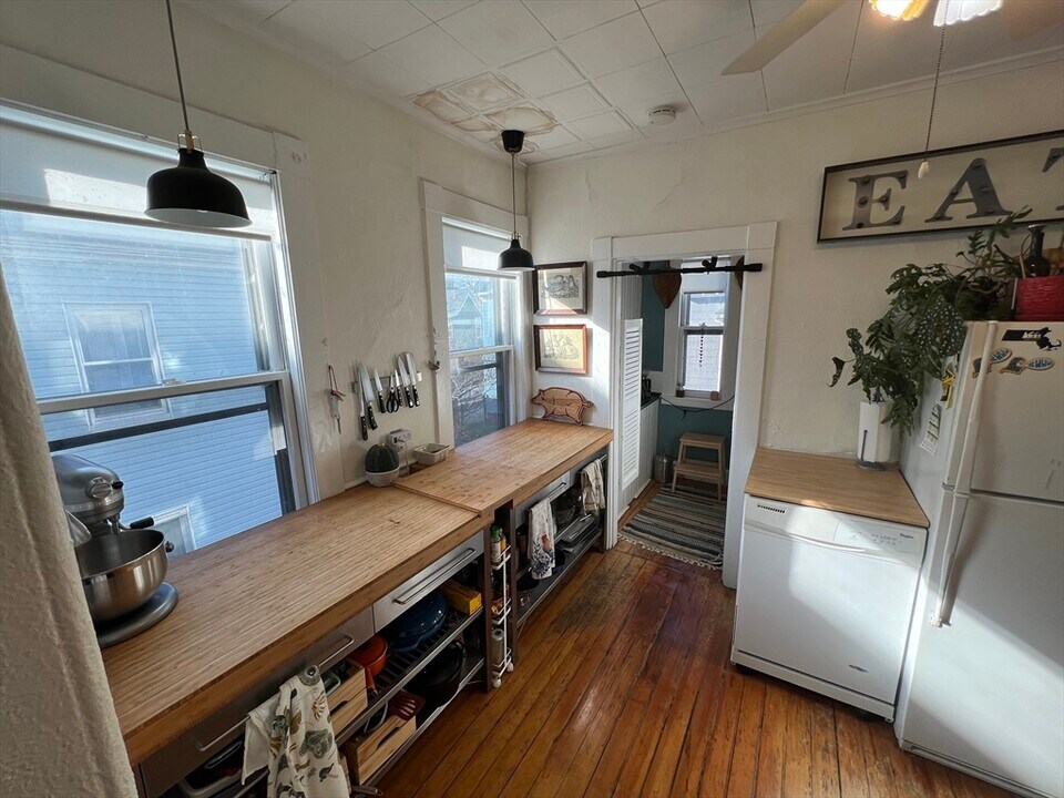 14 Hancock St, Unit 2 in Somerville, MA - Foto de edificio