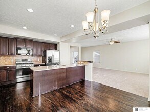 16559 Dora Hamann Pkwy in Omaha, NE - Foto de edificio - Building Photo