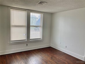 294 S Elmwood Ave in Buffalo, NY - Foto de edificio - Building Photo