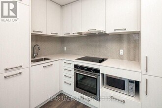 87-4187 Peter St in Toronto, ON - Building Photo - Building Photo