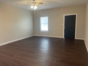 1901 E Sabine St in Victoria, TX - Building Photo - Building Photo