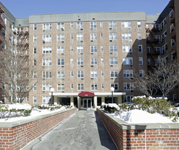 Sadore Lane Gardens in Yonkers, NY - Building Photo - Building Photo