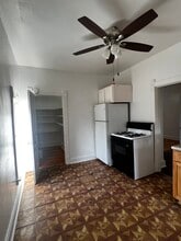 9025 Burlington Ave, Unit 2floor in Brookfield, IL - Building Photo - Building Photo