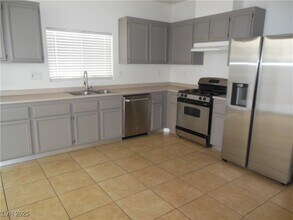 6536 Hillside Pine St in Las Vegas, NV - Building Photo - Building Photo
