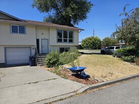 2221 N Bessie Rd, Unit 2221 in Spokane Valley, WA - Building Photo