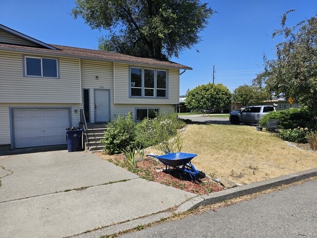 2221 N Bessie Rd, Unit 2221