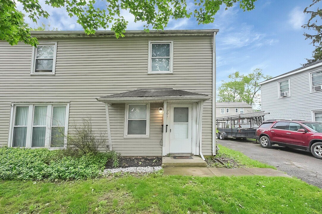 701 Valerie Ln in Whitehall, OH - Building Photo