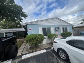 5861 NE 18th Ave in Fort Lauderdale, FL - Building Photo - Building Photo