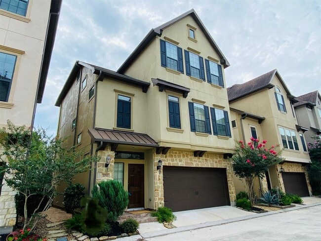 property at 2752 King's Retreat Cir