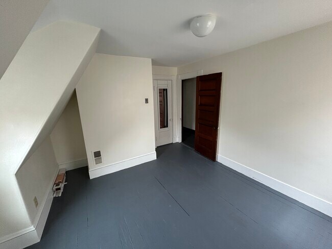 property at 27R Albion St