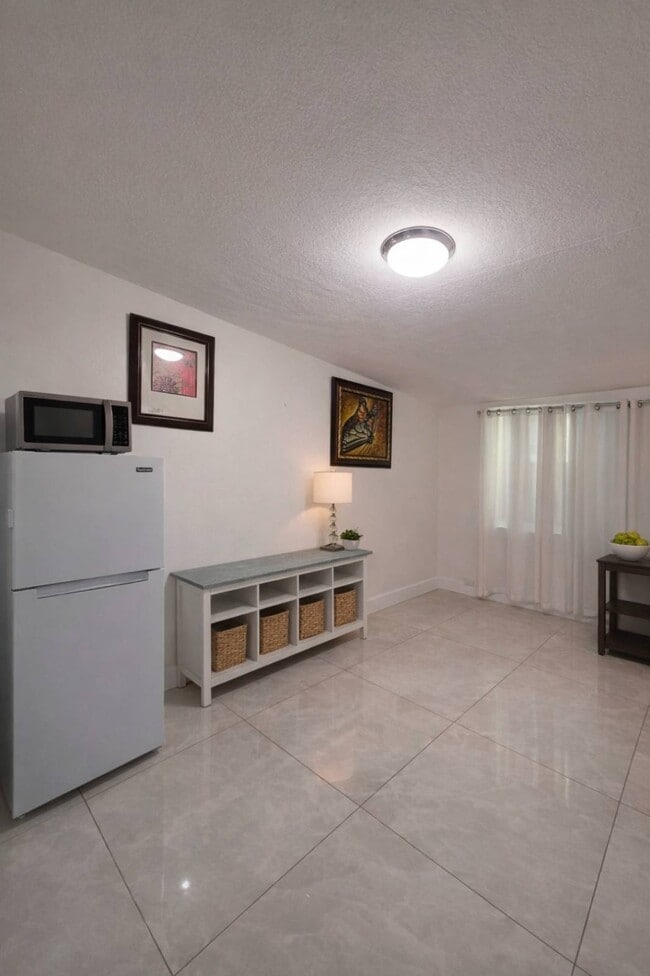 1139 W 44th St in Hialeah, FL - Building Photo - Building Photo