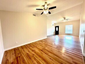 326 W Grenoble Dr in Grand Prairie, TX - Building Photo - Building Photo