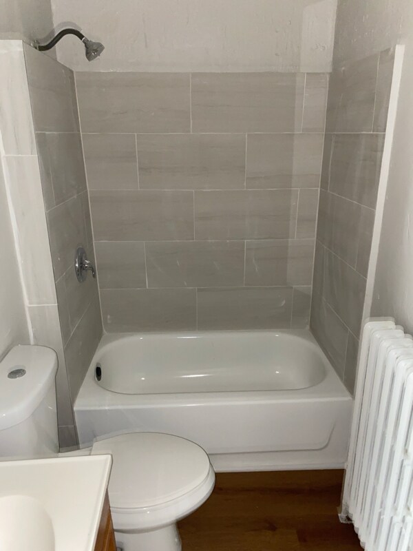 445 Albany Ave in Hartford, CT - Foto de edificio - Building Photo