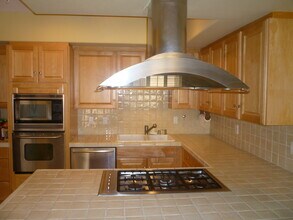 937 12th St, Unit #208 in Santa Monica, CA - Building Photo - Building Photo