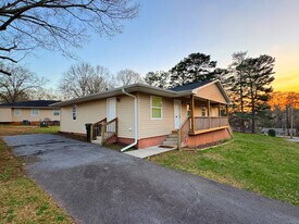 613 W 4th Ave in Easley, SC - Building Photo