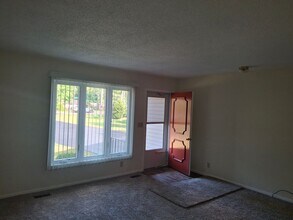 5327 N Sheridan Rd in Peoria, IL - Building Photo - Building Photo
