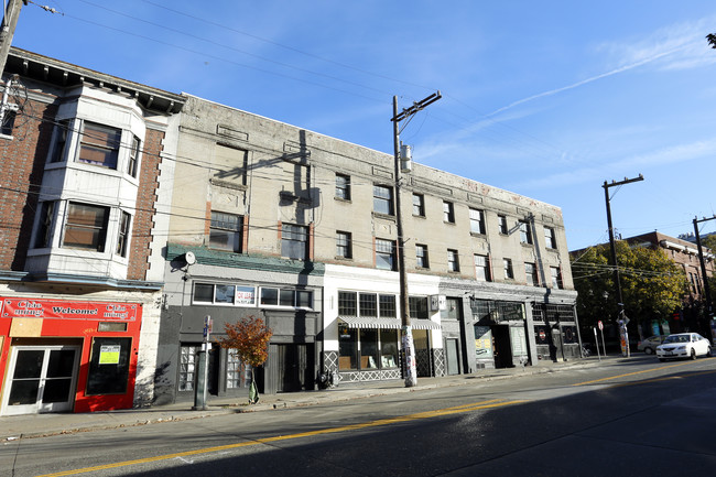 Bluff Apartments in Seattle, WA - Foto de edificio - Building Photo