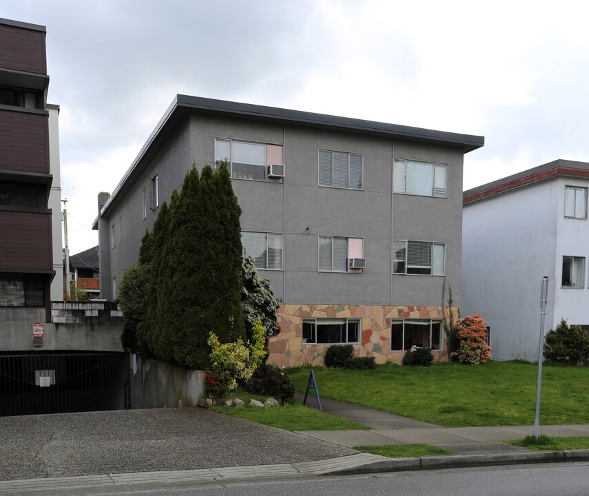 1364 W 10th Ave in Vancouver, BC - Building Photo