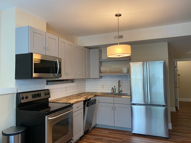 1458 Avon St, Unit B in Charlottesville, VA - Building Photo - Building Photo