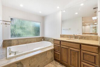 4410 Park Jazmin in Calabasas, CA - Building Photo - Building Photo