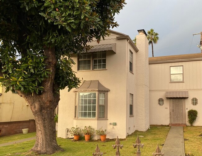 2019 S Longwood Ave, Unit 2019 South Longwood Avenu in Los Angeles, CA - Building Photo - Building Photo