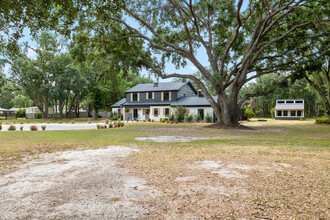 6618 Country Club Rd in Zephyrhills, FL - Building Photo - Building Photo